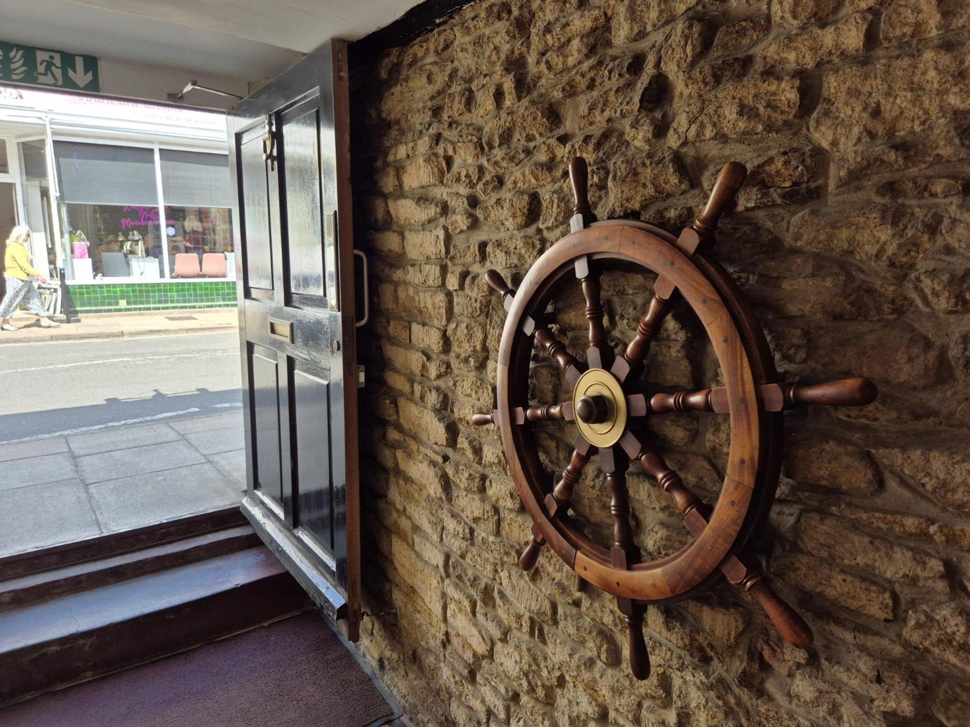 The Ship Inn 昂德尔 外观 照片
